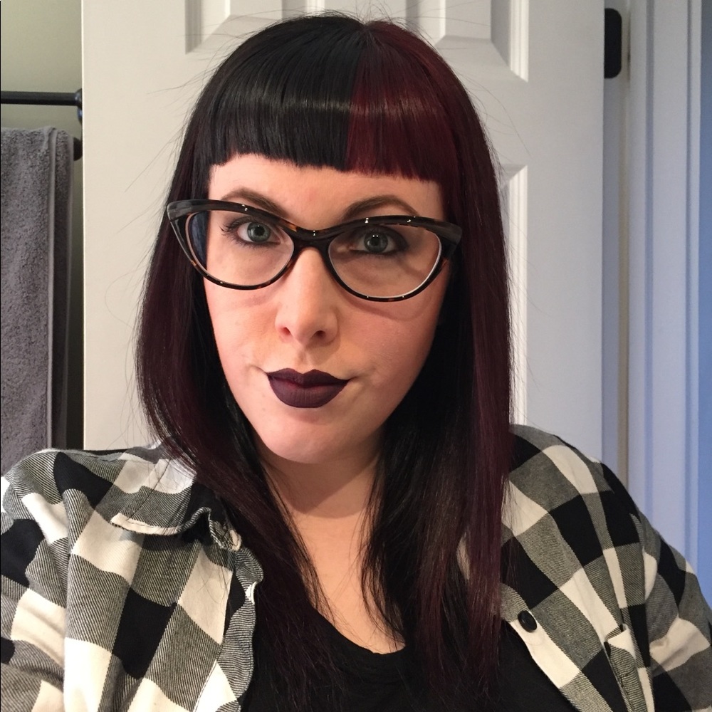 Meet your Posher, Danielle